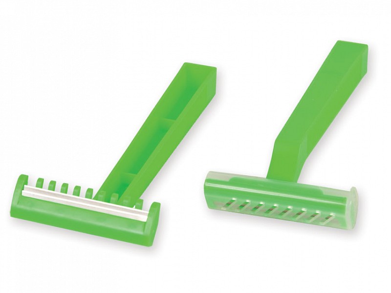 Green two-blade trichotomy razors
